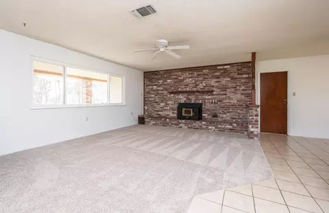 Living - 10480 Lowell St, Elverta, CA 95626 photo 2 of 10