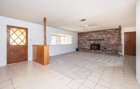 Living - 10480 Lowell St, Elverta, CA 95626 photo 3 of 10