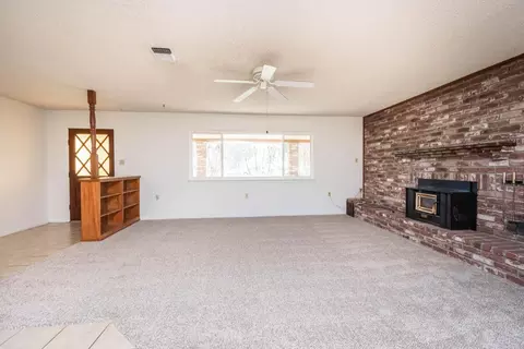 Living - 10480 Lowell St, Elverta, CA 95626 photo 4 of 10