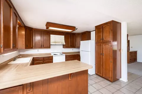 Kitchen - 10480 Lowell St, Elverta, CA 95626 photo 1 of 5