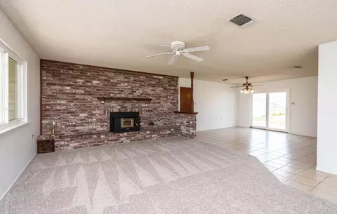 Living - 10480 Lowell St, Elverta, CA 95626 photo 1 of 10