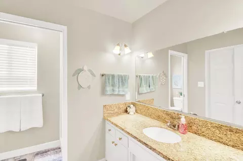 Bath - 1805 Kienitz Ave, Modesto, CA 95355 photo 3 of 4
