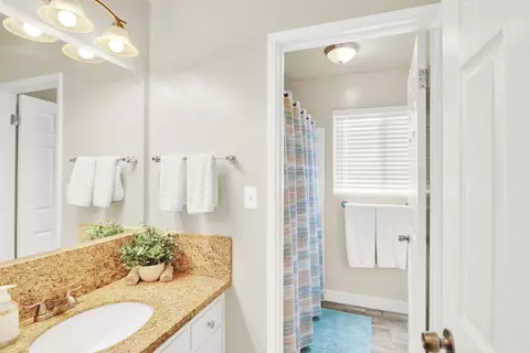Bath - 1805 Kienitz Ave, Modesto, CA 95355 photo 4 of 4