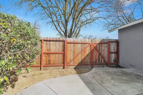 Exterior - 1805 Kienitz Ave, Modesto, CA 95355 photo 4 of 7