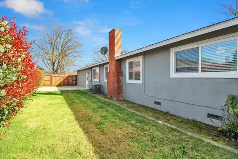 Exterior - 1805 Kienitz Ave, Modesto, CA 95355 photo 6 of 7