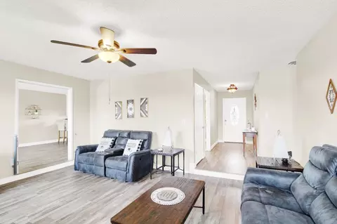 Entry Way - 1805 Kienitz Ave, Modesto, CA 95355 photo 2 of 4