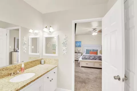 Bath - 1805 Kienitz Ave, Modesto, CA 95355 photo 2 of 4
