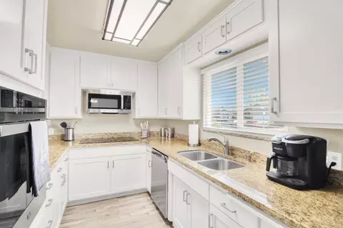 Kitchen - 1805 Kienitz Ave, Modesto, CA 95355 photo 2 of 4