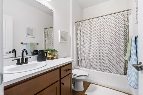 Bath - 3815 N Berkeley Ave, Turlock, CA 95382 photo 2 of 2