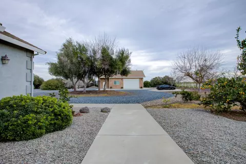 Exterior - 18413 Sycamore Ave, Patterson, CA 95363 photo 12 of 25
