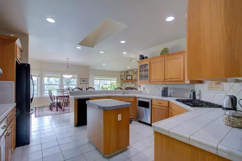 Kitchen - 18413 Sycamore Ave, Patterson, CA 95363 photo 3 of 5