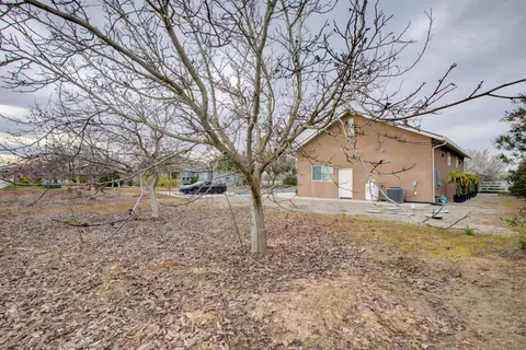 Exterior - 18413 Sycamore Ave, Patterson, CA 95363 photo 17 of 25