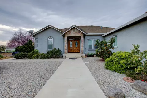 Exterior - 18413 Sycamore Ave, Patterson, CA 95363 photo 3 of 25