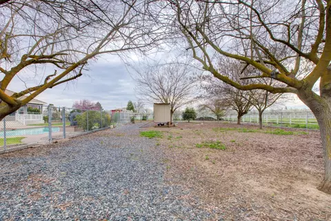 Exterior - 18413 Sycamore Ave, Patterson, CA 95363 photo 10 of 25