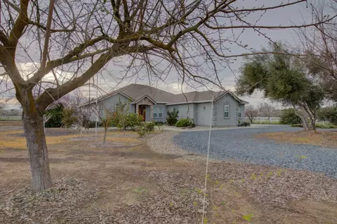 Exterior - 18413 Sycamore Ave, Patterson, CA 95363 photo 4 of 25