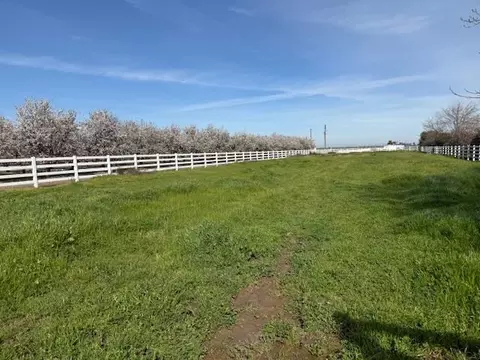 Exterior - 18413 Sycamore Ave, Patterson, CA 95363 photo 18 of 25