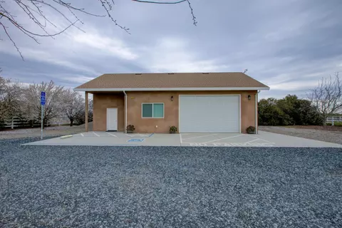 Exterior - 18413 Sycamore Ave, Patterson, CA 95363 photo 14 of 25