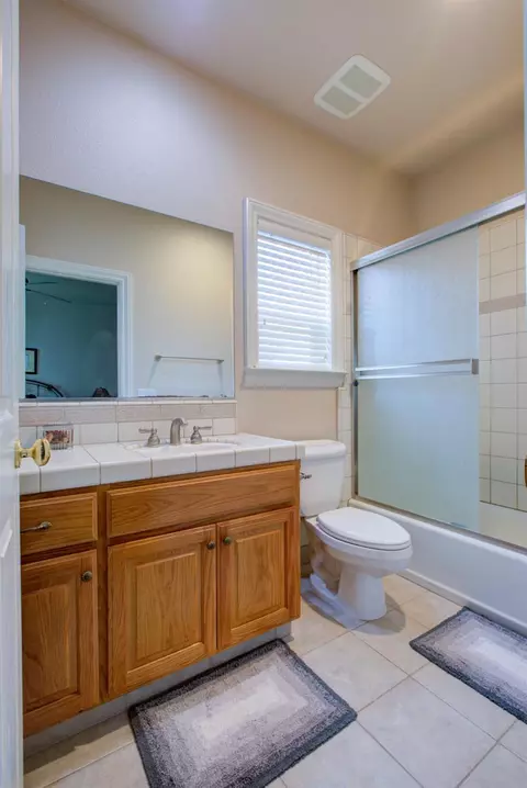 Bath - 18413 Sycamore Ave, Patterson, CA 95363 photo 4 of 6