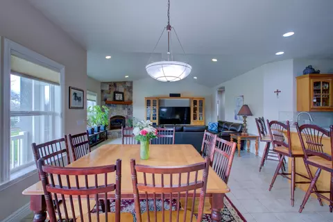 Dining - 18413 Sycamore Ave, Patterson, CA 95363 photo 3 of 4