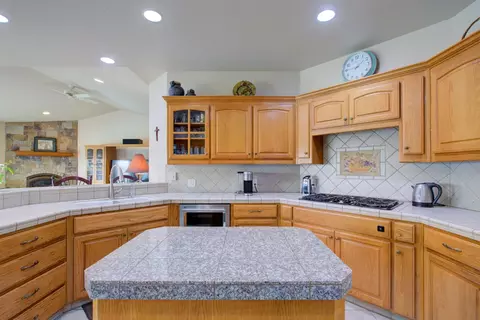 Kitchen - 18413 Sycamore Ave, Patterson, CA 95363 photo 4 of 5