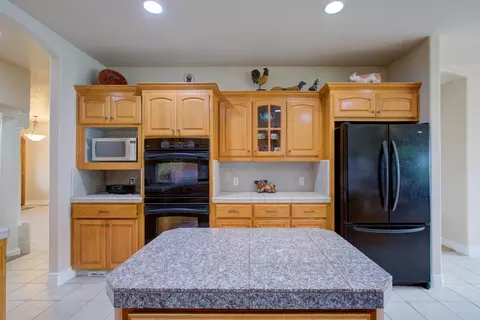Kitchen - 18413 Sycamore Ave, Patterson, CA 95363 photo 5 of 5
