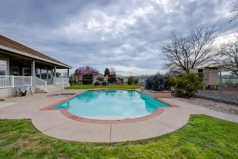 Exterior - 18413 Sycamore Ave, Patterson, CA 95363 photo 9 of 25