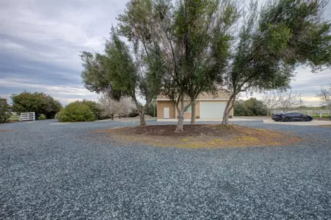 Exterior - 18413 Sycamore Ave, Patterson, CA 95363 photo 16 of 25