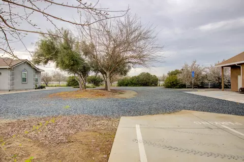 Exterior - 18413 Sycamore Ave, Patterson, CA 95363 photo 13 of 25