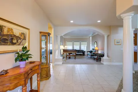 Entry Way - 18413 Sycamore Ave, Patterson, CA 95363 photo 1 of 4