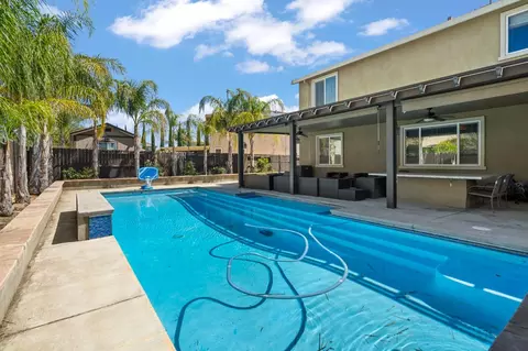 Exterior - 2317 Mathar Dr, Manteca, CA 95337 photo 5 of 7