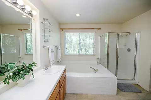 Bath - 3705 Dillingham Ave, Modesto, CA 95357 photo 4 of 7