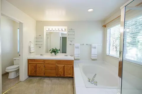 Bath - 3705 Dillingham Ave, Modesto, CA 95357 photo 3 of 7
