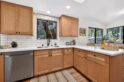 Kitchen - 620 Sundance Pl, Applegate, CA 95703 photo 5 of 7