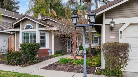 Exterior - 225 Fullerton Dr, Turlock, CA 95382 photo 5 of 14