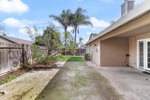 Exterior - 225 Fullerton Dr, Turlock, CA 95382 photo 11 of 14