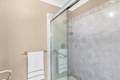 Bath - 225 Fullerton Dr, Turlock, CA 95382 photo 4 of 5