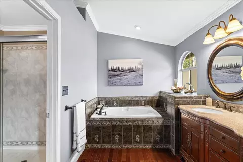 Bath - 225 Fullerton Dr, Turlock, CA 95382 photo 2 of 5