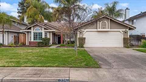225 Fullerton Dr, Turlock, CA 95382 photo 1