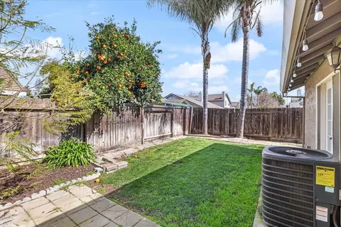 Exterior - 225 Fullerton Dr, Turlock, CA 95382 photo 12 of 14