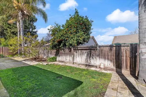Exterior - 225 Fullerton Dr, Turlock, CA 95382 photo 13 of 14