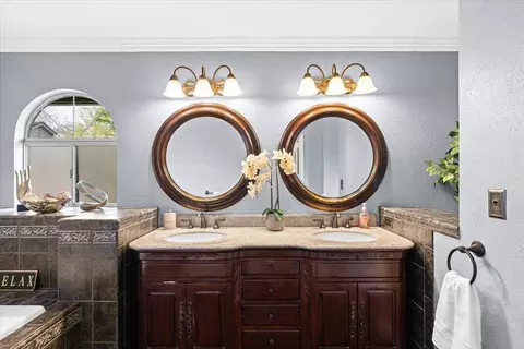 Bath - 225 Fullerton Dr, Turlock, CA 95382 photo 5 of 5