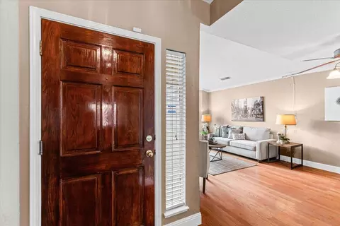 Entry Way - 225 Fullerton Dr, Turlock, CA 95382 photo 3 of 7