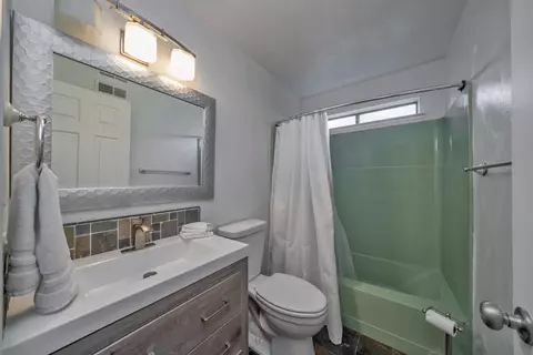 Bath - 2869 Cascade Trl, Cool, CA 95614 photo 3 of 3