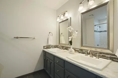 Bath - 1536 Timberlake Cir, Lodi, CA 95242 photo 6 of 7