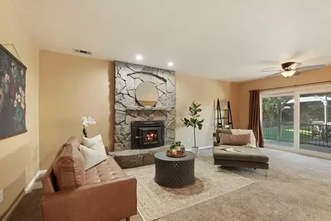 Living - 1536 Timberlake Cir, Lodi, CA 95242 photo 2 of 4