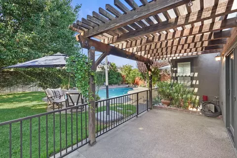 Exterior - 1536 Timberlake Cir, Lodi, CA 95242 photo 6 of 14