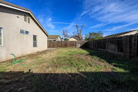 Exterior - 2012 Spring Ln, Modesto, CA 95356 photo 12 of 13