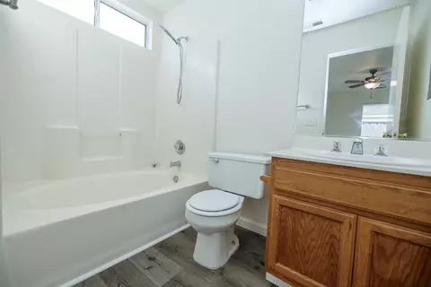 Bath - 2012 Spring Ln, Modesto, CA 95356 photo 1 of 4