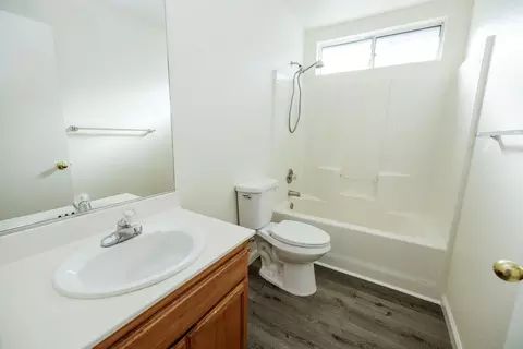 Bath - 2012 Spring Ln, Modesto, CA 95356 photo 3 of 4