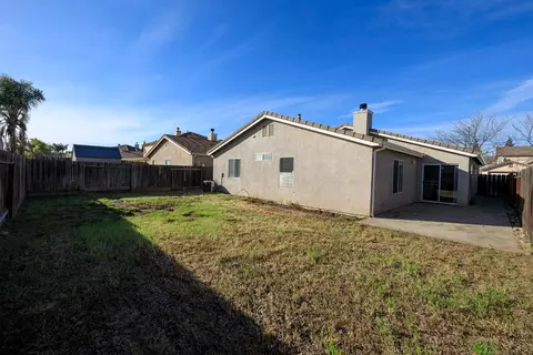 Exterior - 2012 Spring Ln, Modesto, CA 95356 photo 9 of 13